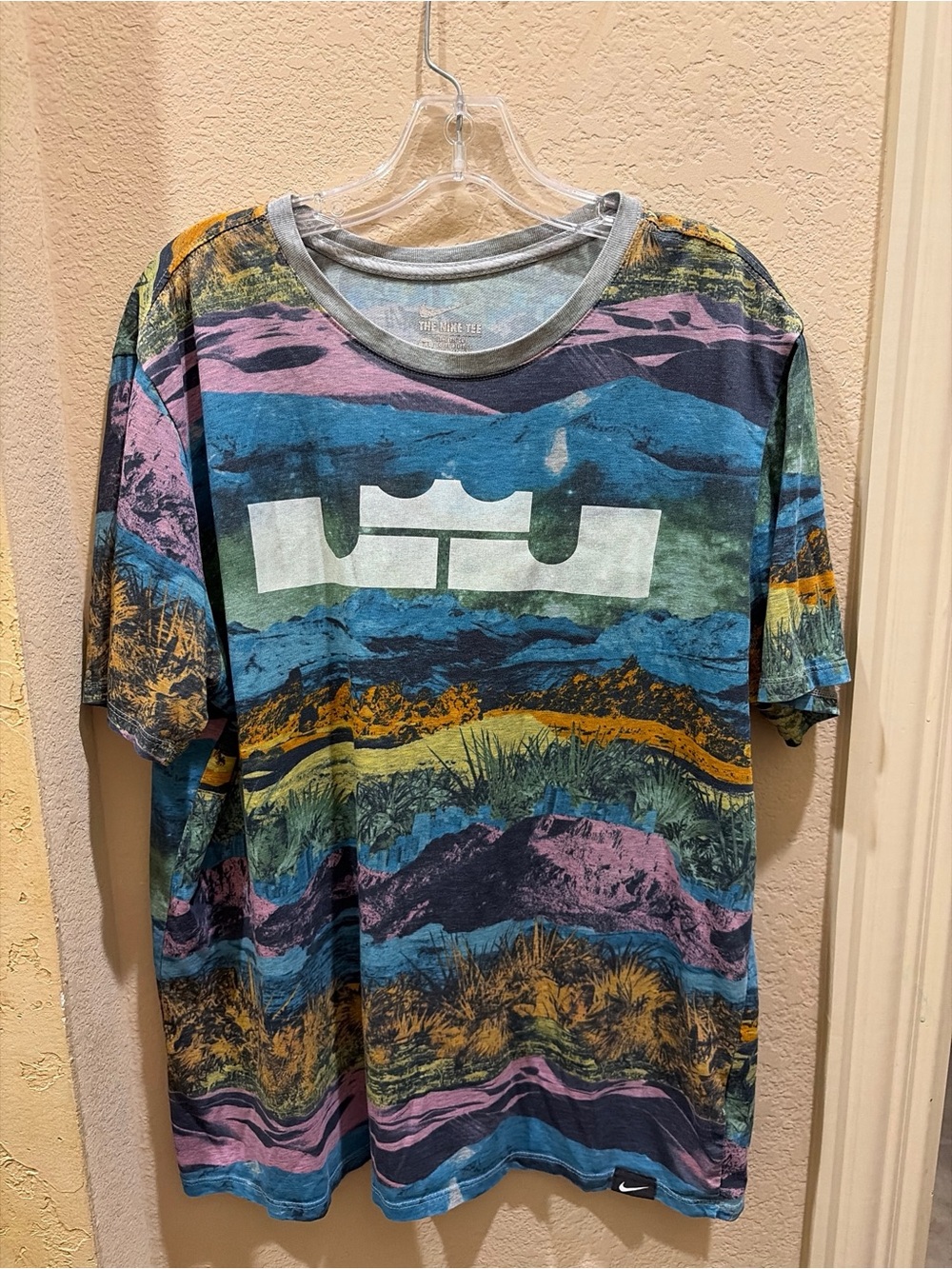 Vintage Nike LeBron James Crown Logo All Over print Landscape Size XL